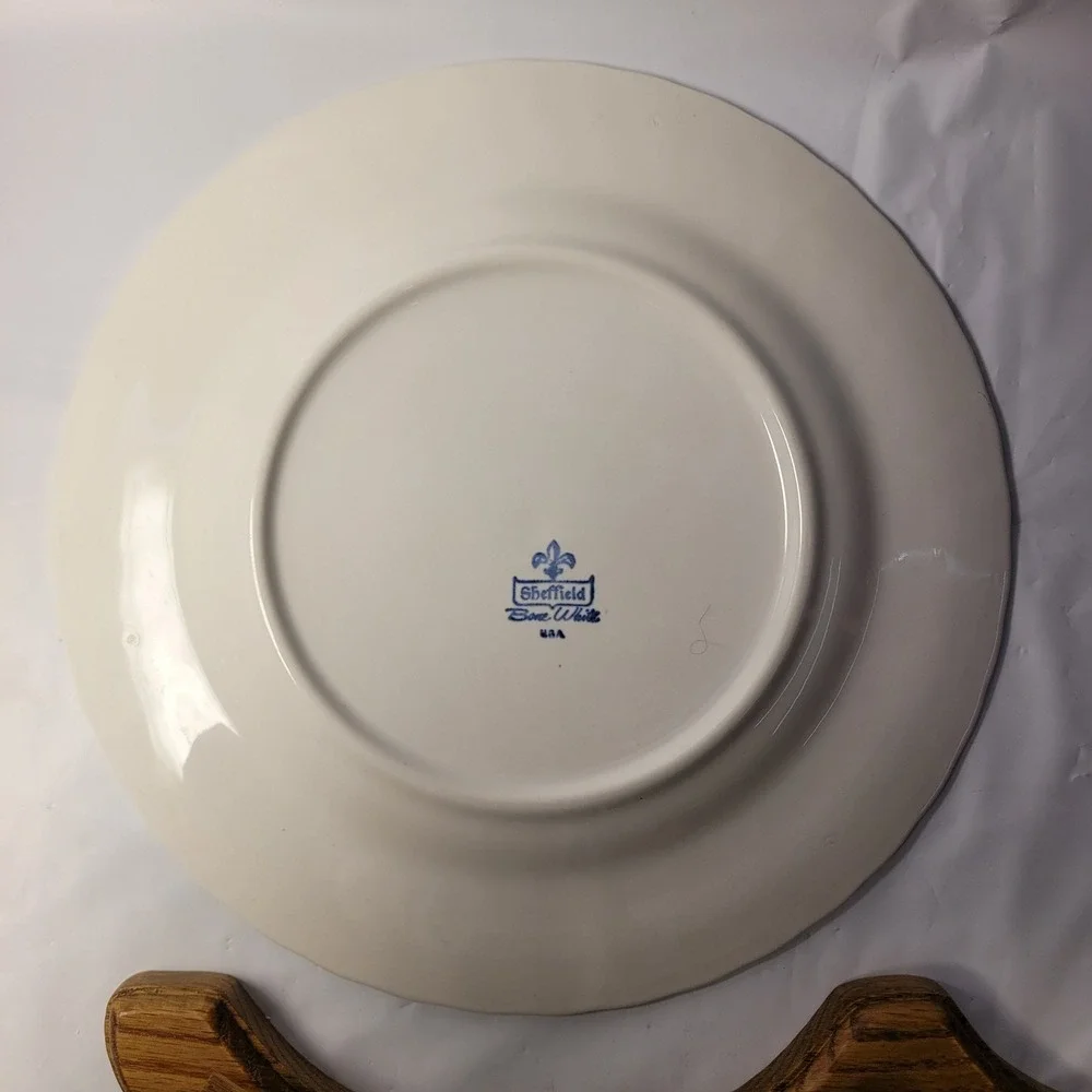 Northshore Wood‎ Products Plate Holder Wall Shelf Oak with Currier & Ives Plate
